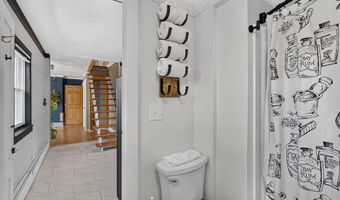 48 6th St, Bangor, ME 04401