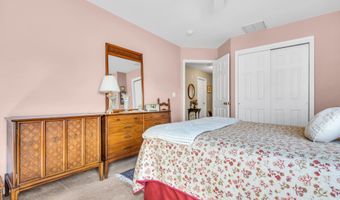 18 Peaksail Dr, Bayville, NJ 08721