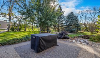 38397 Richmond Heights Dr, Aberdeen, SD 57401