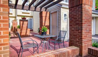 626 Highview Circle Dr, Ballwin, MO 63021
