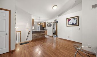 1050 Twilight Dr, North Liberty, IA 52317