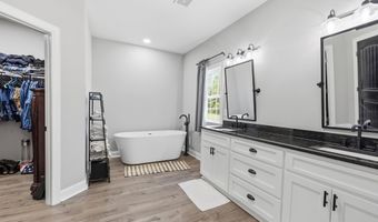 410 Miracle Ct, Andrews, SC 29510