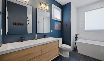115 9TH St, Beach Haven, NJ 08008