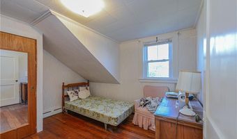 318 Mitchell's Ln, Middletown, RI 02871