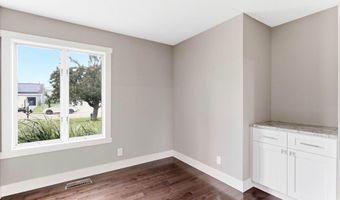 2516 White Oak Dr, Ames, IA 50014