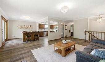 15873 Hayes Trail Ct, Apple Valley, MN 55124