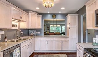 1312 Knollwood Trl, Altoona, WI 54720
