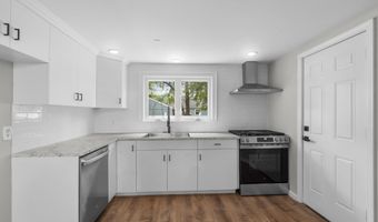 17 Brookdale Ave, Bloomfield, CT 06002