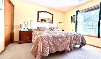 1907 Oak Tree Ln C, Austin, MN 55912