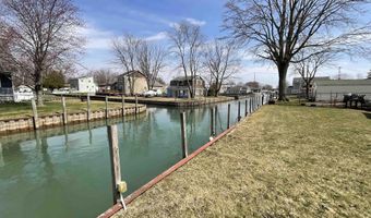 800 Ruskin Ave, Algonac, MI 48001