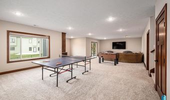 1604 W River Bend St, Brandon, SD 57005