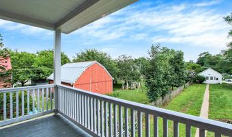 13 E KING St, Abbottstown, PA 17301