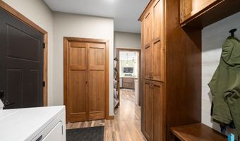1012 S Nicholas Ave, Brandon, SD 57005