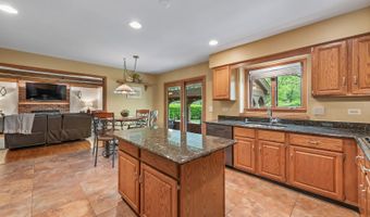 14 Hampton Ct, Algonquin, IL 60102