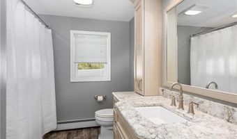 40 Murphy Dr, Cumberland, RI 02864