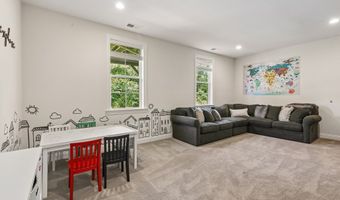 21 Brentwood Cir, Danbury, CT 06810