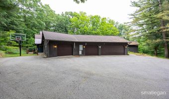 550 Greentree Ln NE, Ada, MI 49301