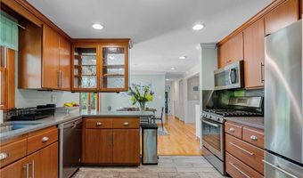 46 Steamboat St, Jamestown, RI 02835