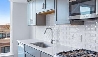 701 N HENRY St 204, Alexandria, VA 22314