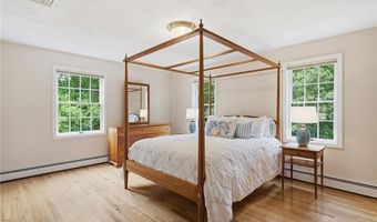 136 Holly Hills Ln, North Kingstown, RI 02874
