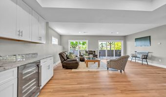 21 Lakeview Rd, Brookfield, CT 06804