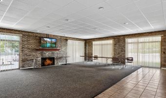 2616 N Windsor Dr 102, Arlington Heights, IL 60004