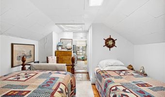 23 Willow St, Newport, RI 02840