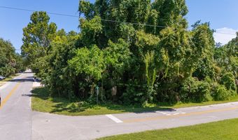 140 5th St, Apalachicola, FL 32320