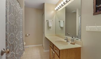 1189 Kevington Dr, Antioch, IL 60002