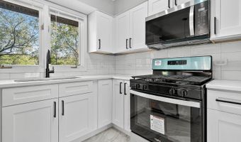 1245 WINAKI Trl, Algonquin, IL 60102