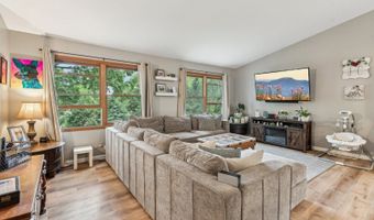 40511 N Minena St, Antioch, IL 60002