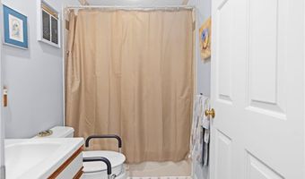 119 Corey Ln, Middletown, RI 02842