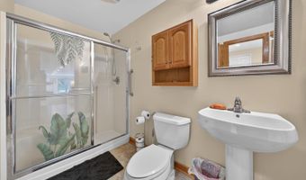 11923 Devonshire St, Algonquin, IL 60102