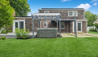 46 Purdy Ln, Amityville, NY 11795