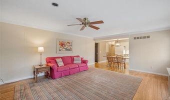 114 Breezeview Dr, Ballwin, MO 63021