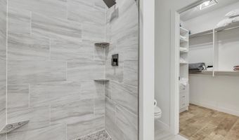 570 Linden Dr, Arnolds Park, IA 51331