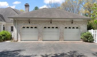 4 Christopher Dr, Lincoln, RI 02865