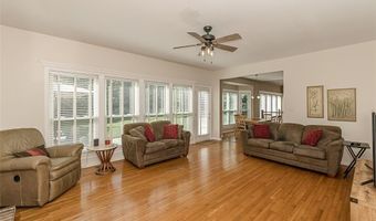 573 Castle Ridge Dr, Ballwin, MO 63021