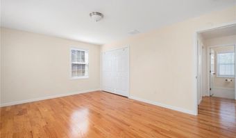 18 Cross St, East Providence, RI 02914