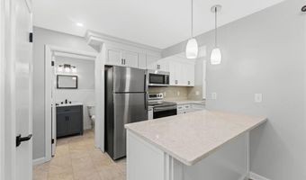 47 Kingsland Ct 6A, Charlestown, RI 02813