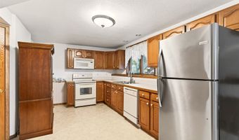 1110 Sandalwood Ct SW, Altoona, IA 50009