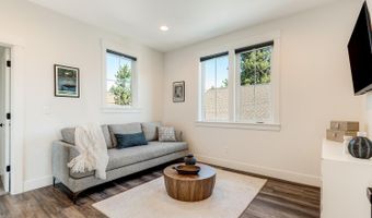 1931 NW Fields St, Bend, OR 97703
