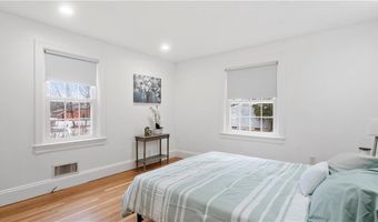 2 Reservoir Ave, Johnston, RI 02919