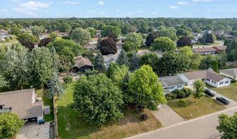2130 W JONATHON Dr, Appleton, WI 54914