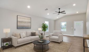 21 E Cofield St, Aurora, MO 65605