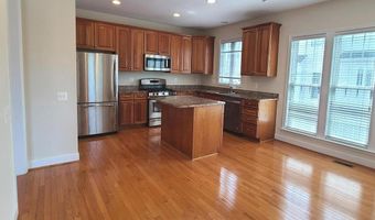 2421 HUNTINGTON PARK Dr, Alexandria, VA 22303