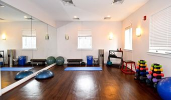 4061 S FOUR MILE RUN Dr 301, Arlington, VA 22204