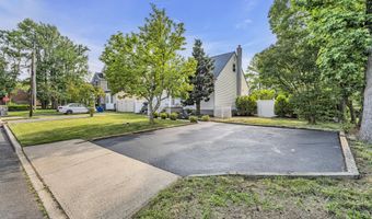 2 8th St, Aberdeen, NJ 07747