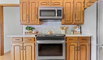 2208 Hickory Dr, Ardmore, OK 73401