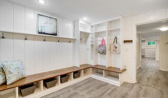 2420 N TAYLOR St, Arlington, VA 22207
